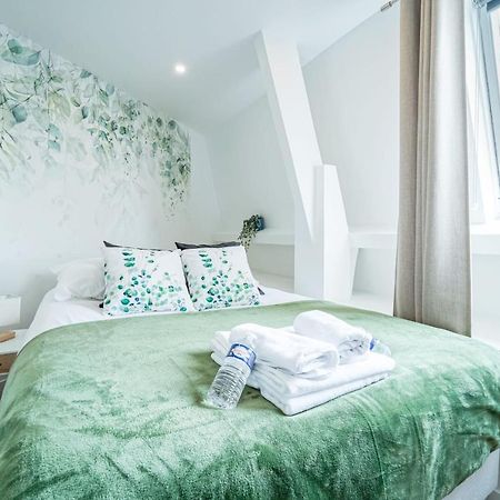 Appartement Parisian Flat With Eiffel Tower View Extérieur photo