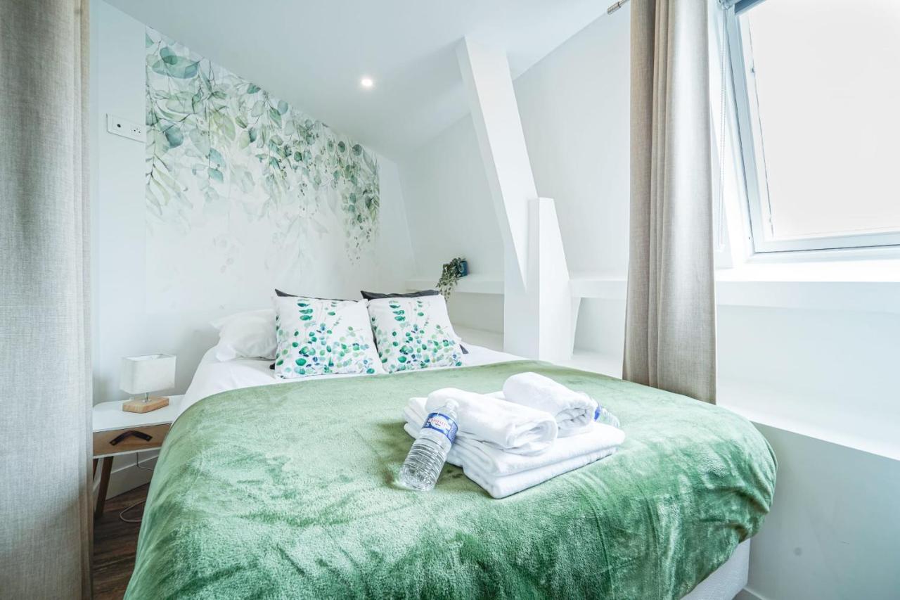Appartement Parisian Flat With Eiffel Tower View Extérieur photo